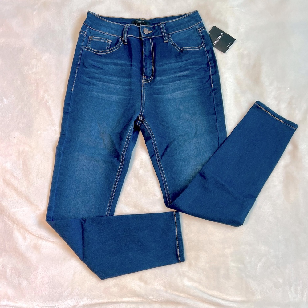 👖NWT Stylish Everday Jeans by Forever 21